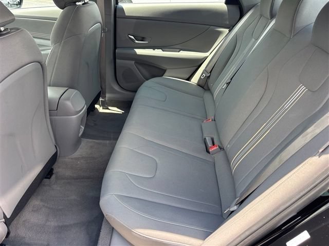 Used 2025 Hyundai Elantra Sport FWD image 18