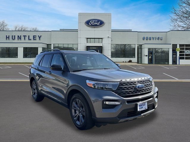Certified 2024 Ford Explorer XLT w/ Equipment Group 202A AWD/4WD image 3