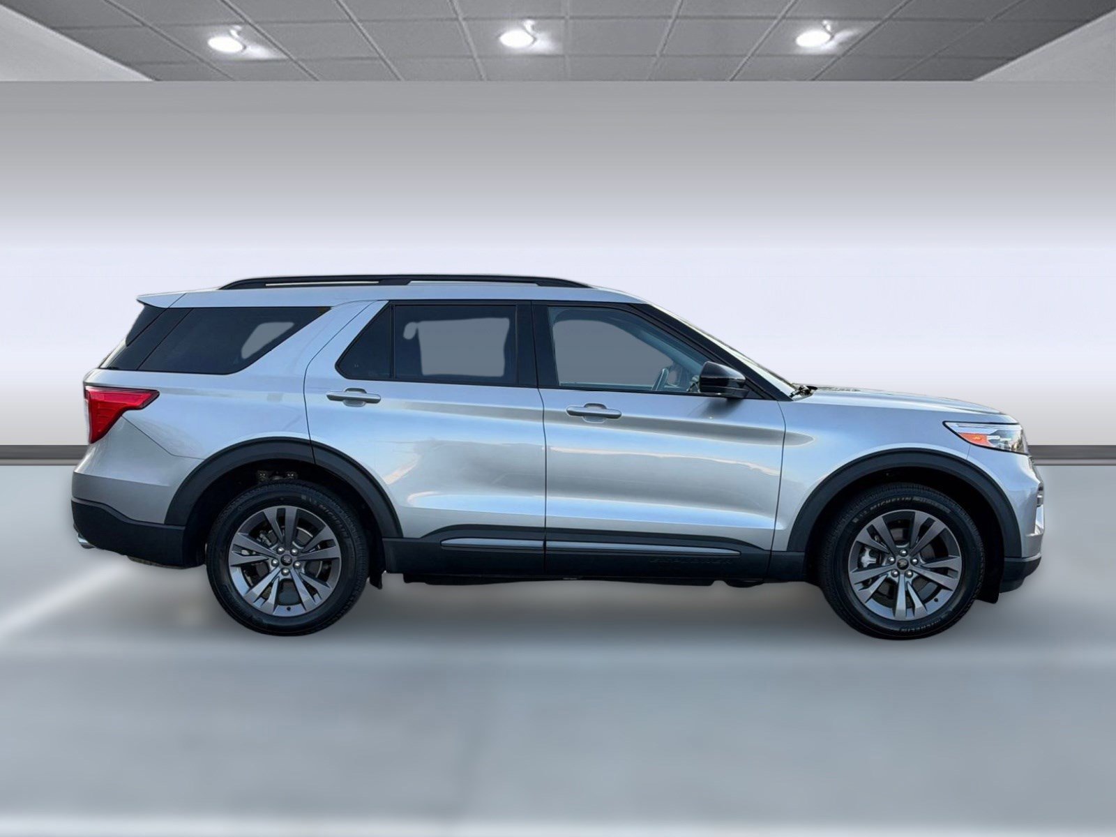 Certified 2022 Ford Explorer XLT w/ Equipment Group 202A image 6