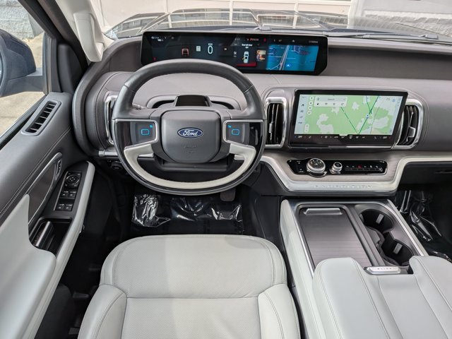 Certified 2025 Ford Expedition Platinum w/ Driver's Package AWD/4WD image 35