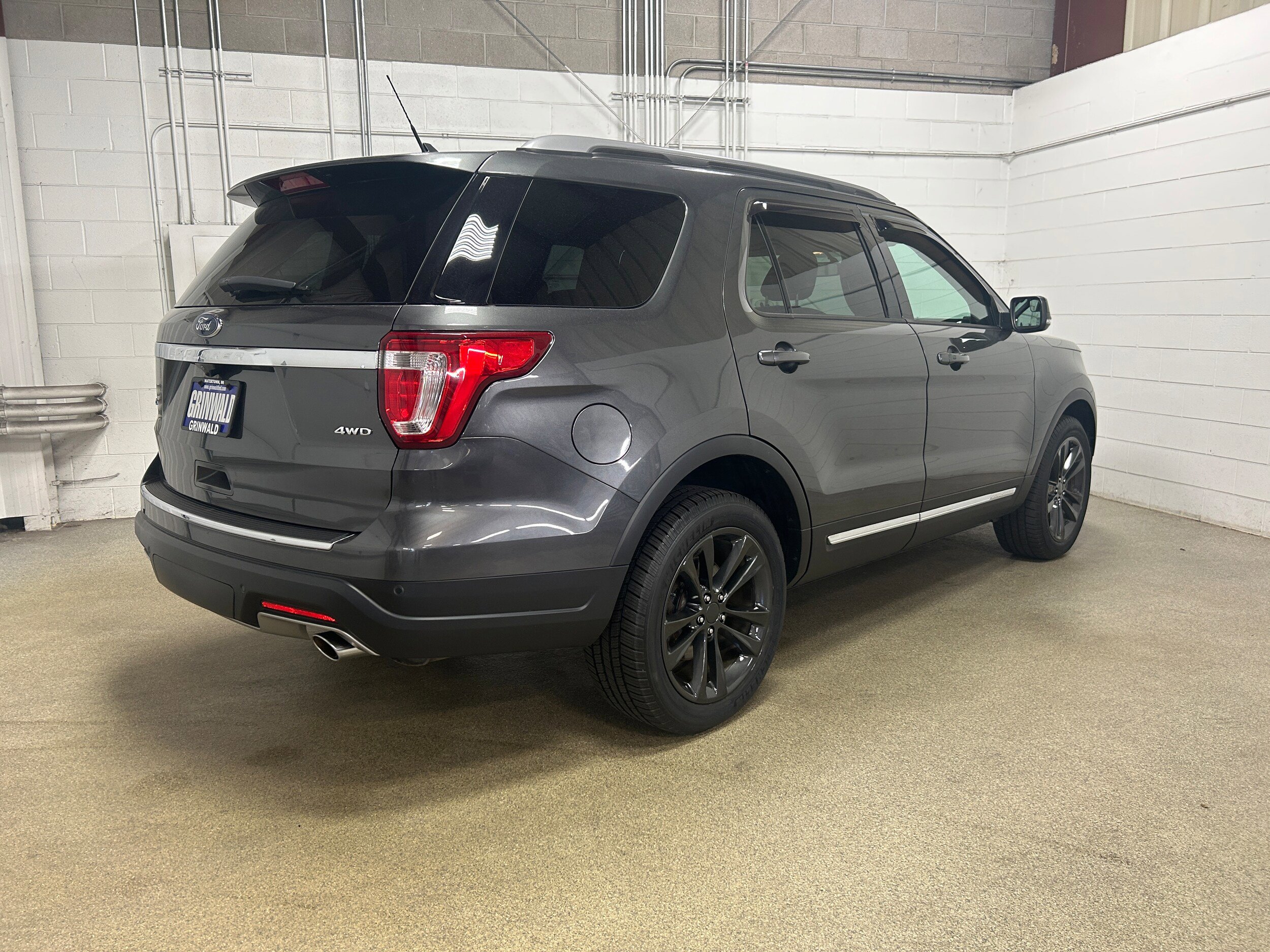 Certified 2018 Ford Explorer XLT w/ Equipment Group 202A AWD/4WD image 8