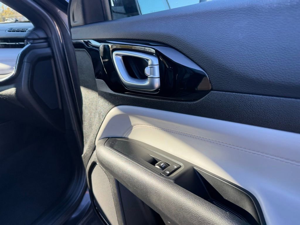 Used 2024 Jeep Compass Limited image 15