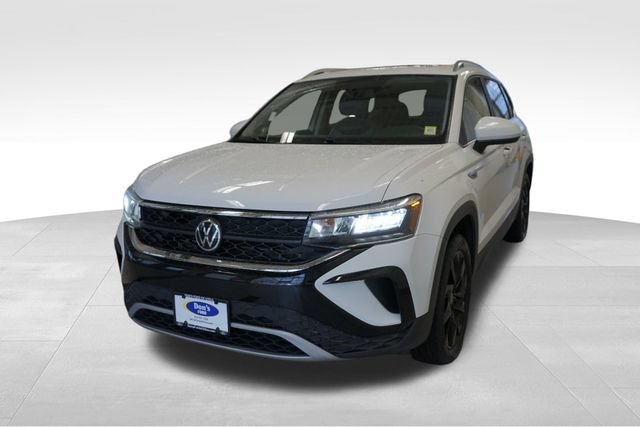 Used 2022 Volkswagen Taos SE w/ Panoramic Sunroof Package AWD/4WD image 1