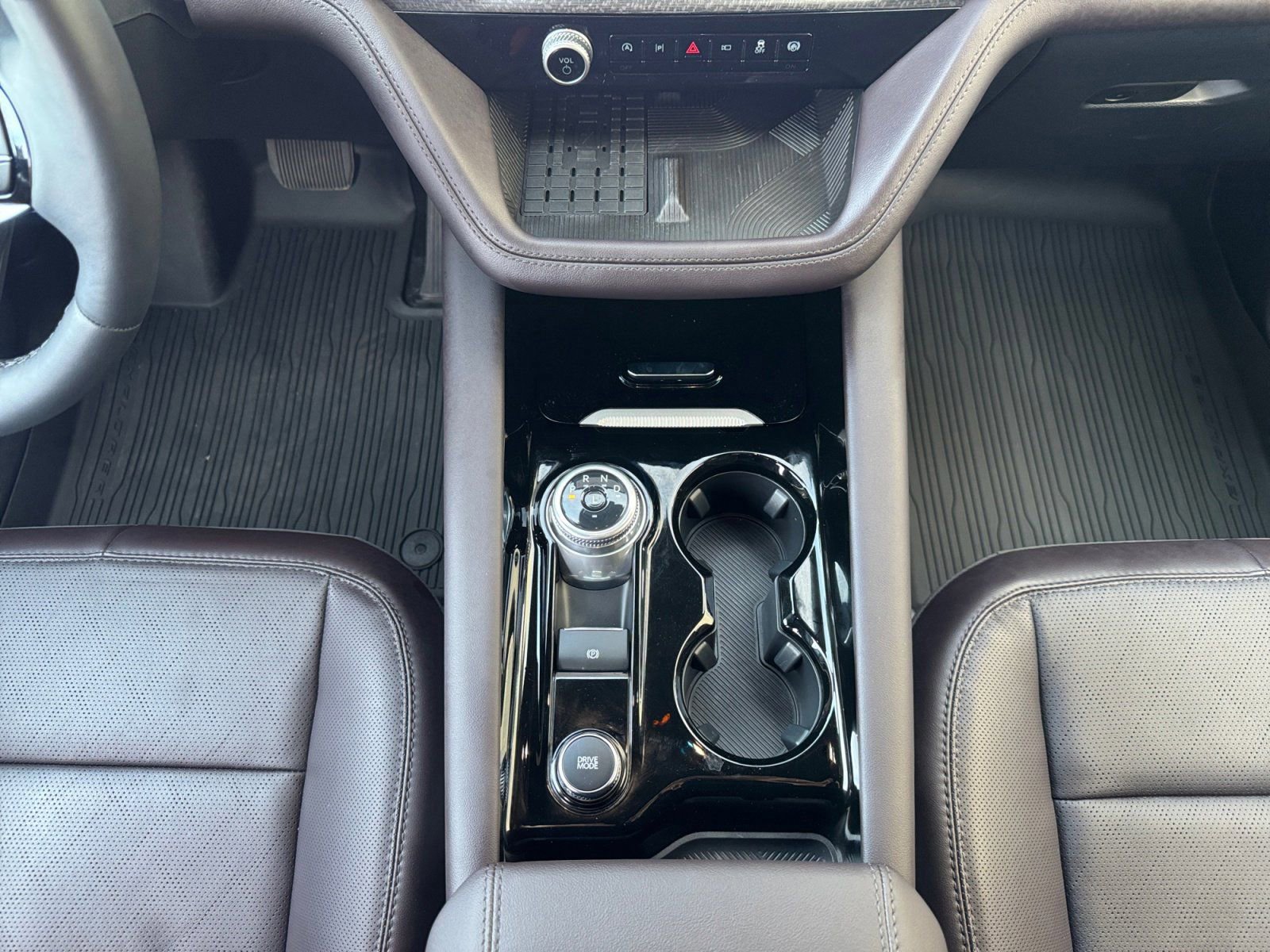 Certified 2025 Ford Explorer Platinum image 11