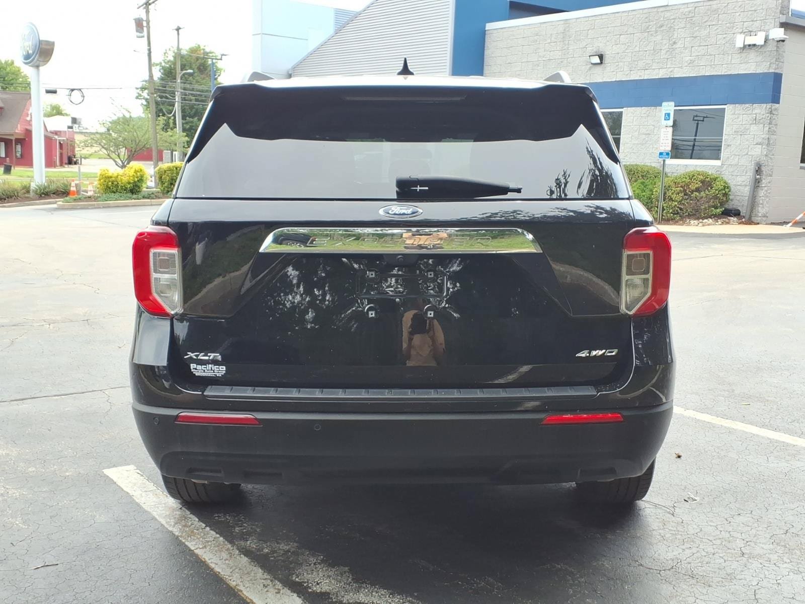 Certified 2023 Ford Explorer XLT AWD/4WD image 5