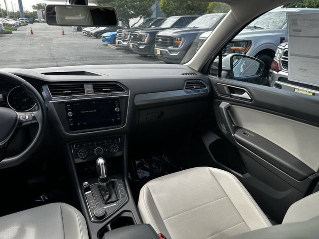 Used 2018 Volkswagen Tiguan SEL AWD/4WD image 17