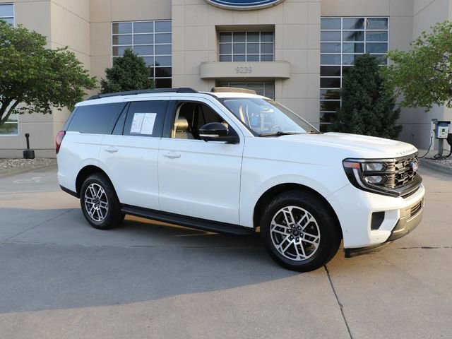 Certified 2025 Ford Expedition Active AWD/4WD image 1