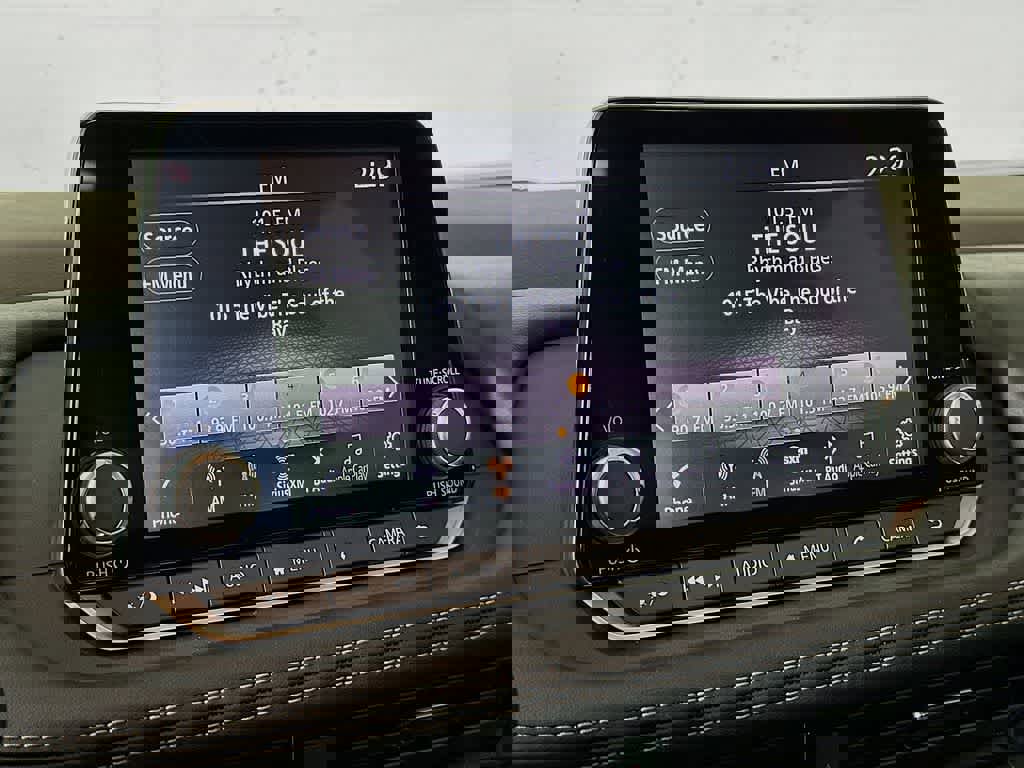 Used 2022 Nissan Rogue SV image 17