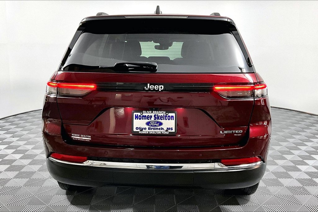 Used 2023 Jeep Grand Cherokee Limited RWD image 4