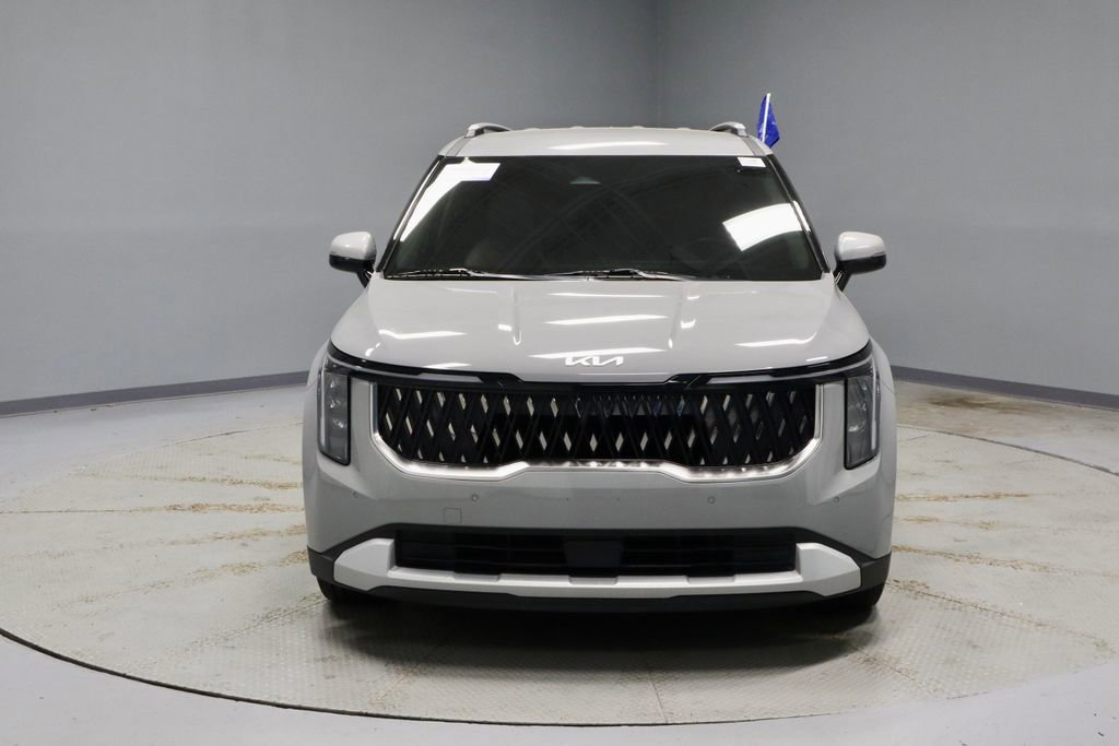 Used 2025 Kia Carnival EX image 8