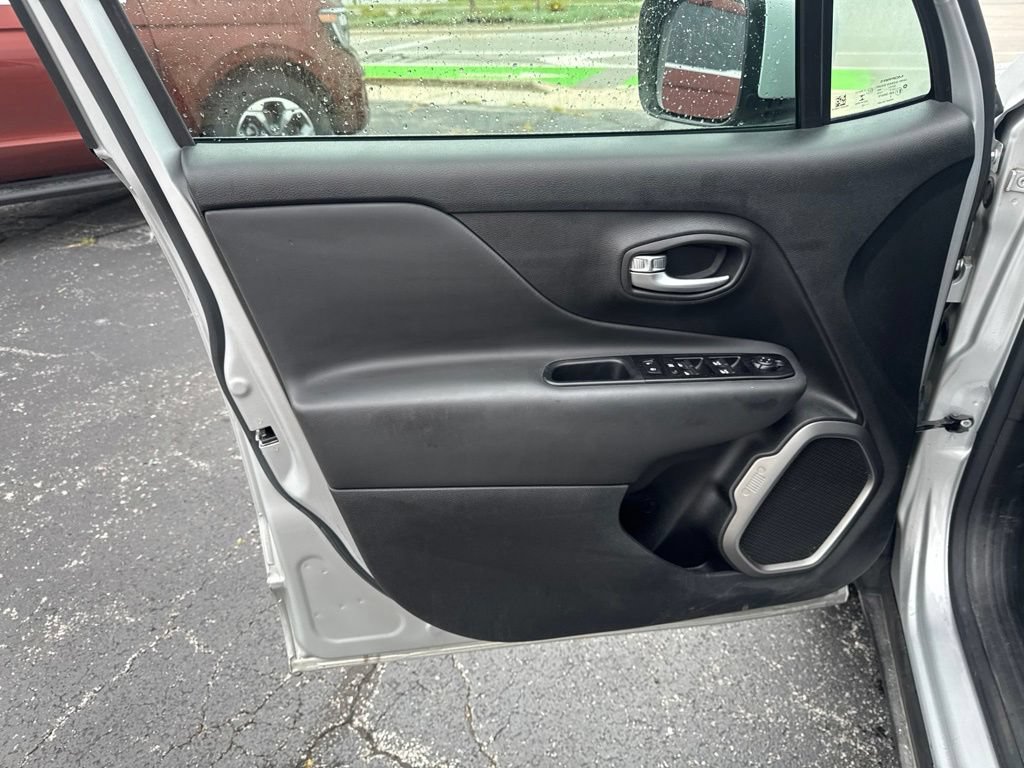 Used 2020 Jeep Renegade Altitude AWD/4WD image 14