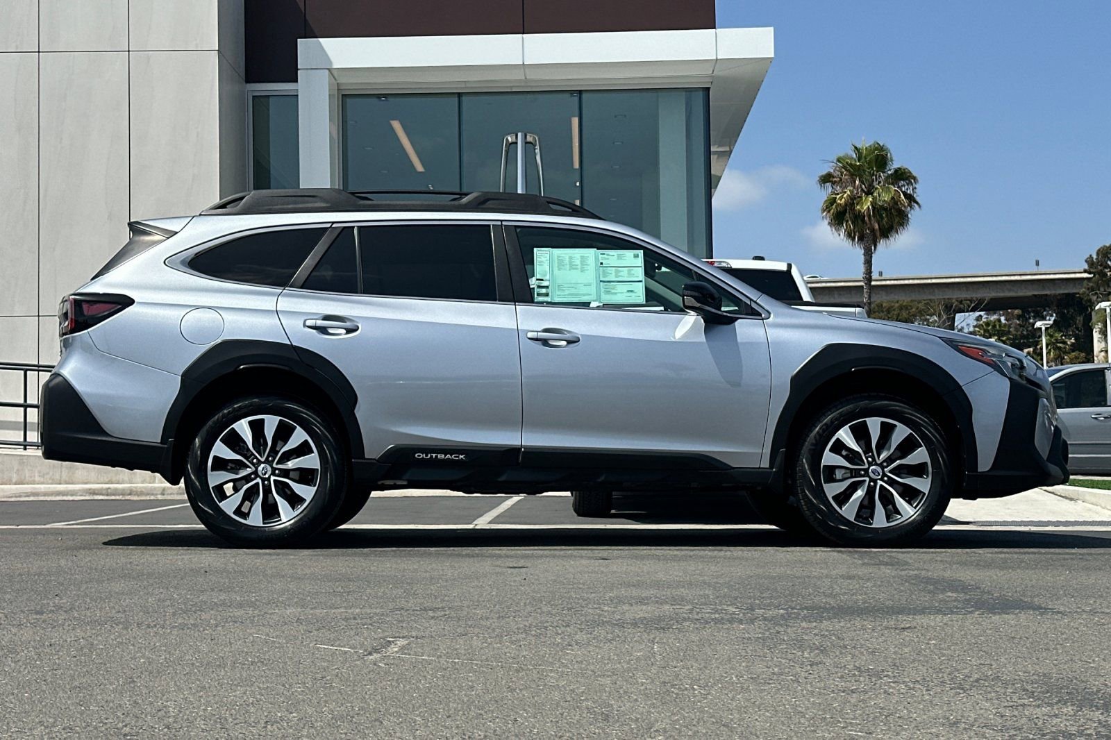 Used 2023 Subaru Outback Limited AWD/4WD image 2