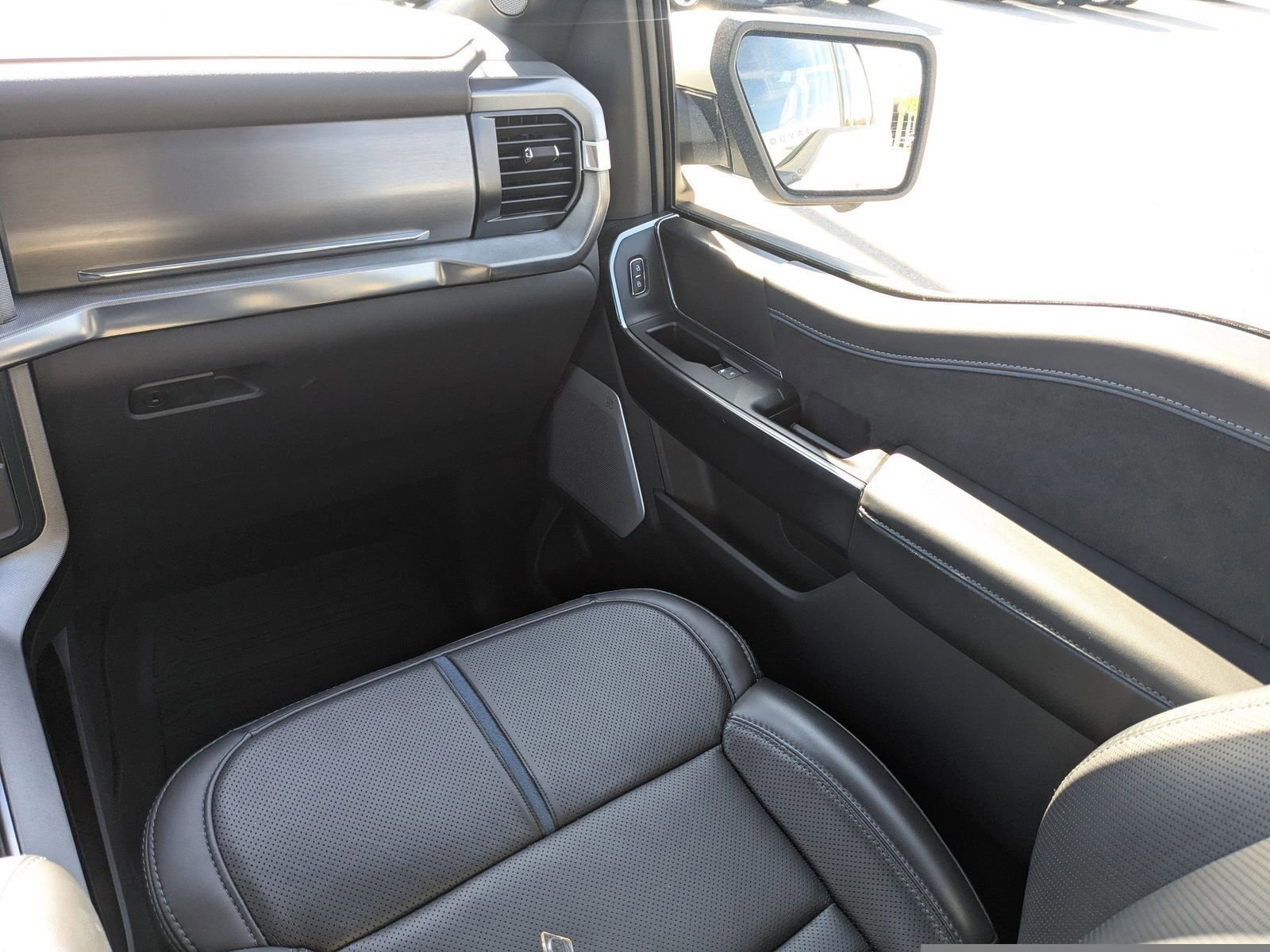 Certified 2025 Ford F150 Platinum w/ Equipment Group 702A High image 17