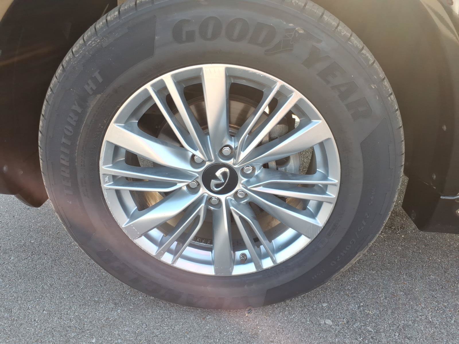 Used 2019 INFINITI QX80 Luxe w/ All-Season Package AWD/4WD image 9