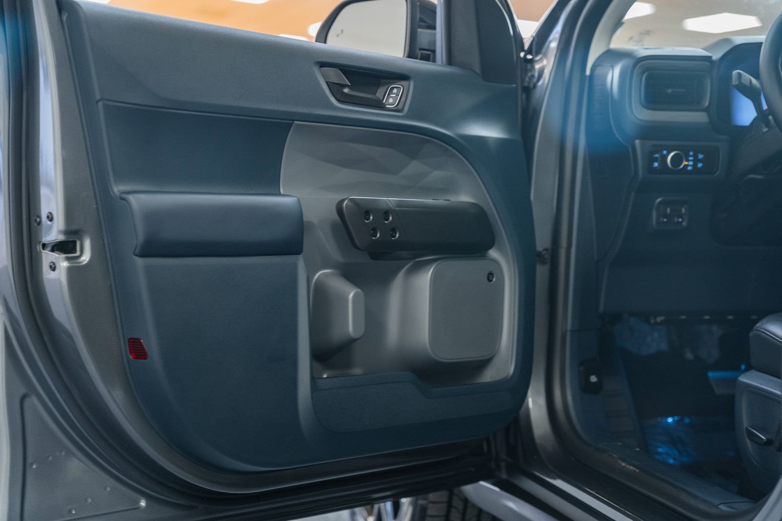 Certified 2026 Ford Maverick Lariat w/ Black Appearance Package image 44