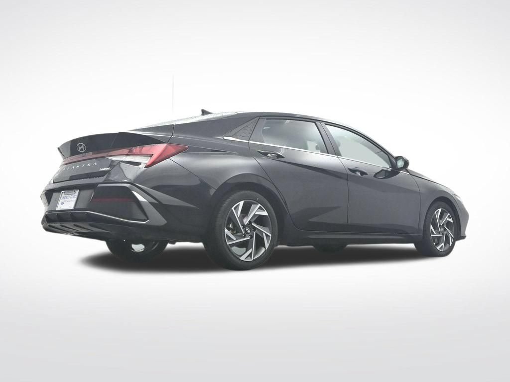 Used 2025 Hyundai Elantra Limited FWD image 42