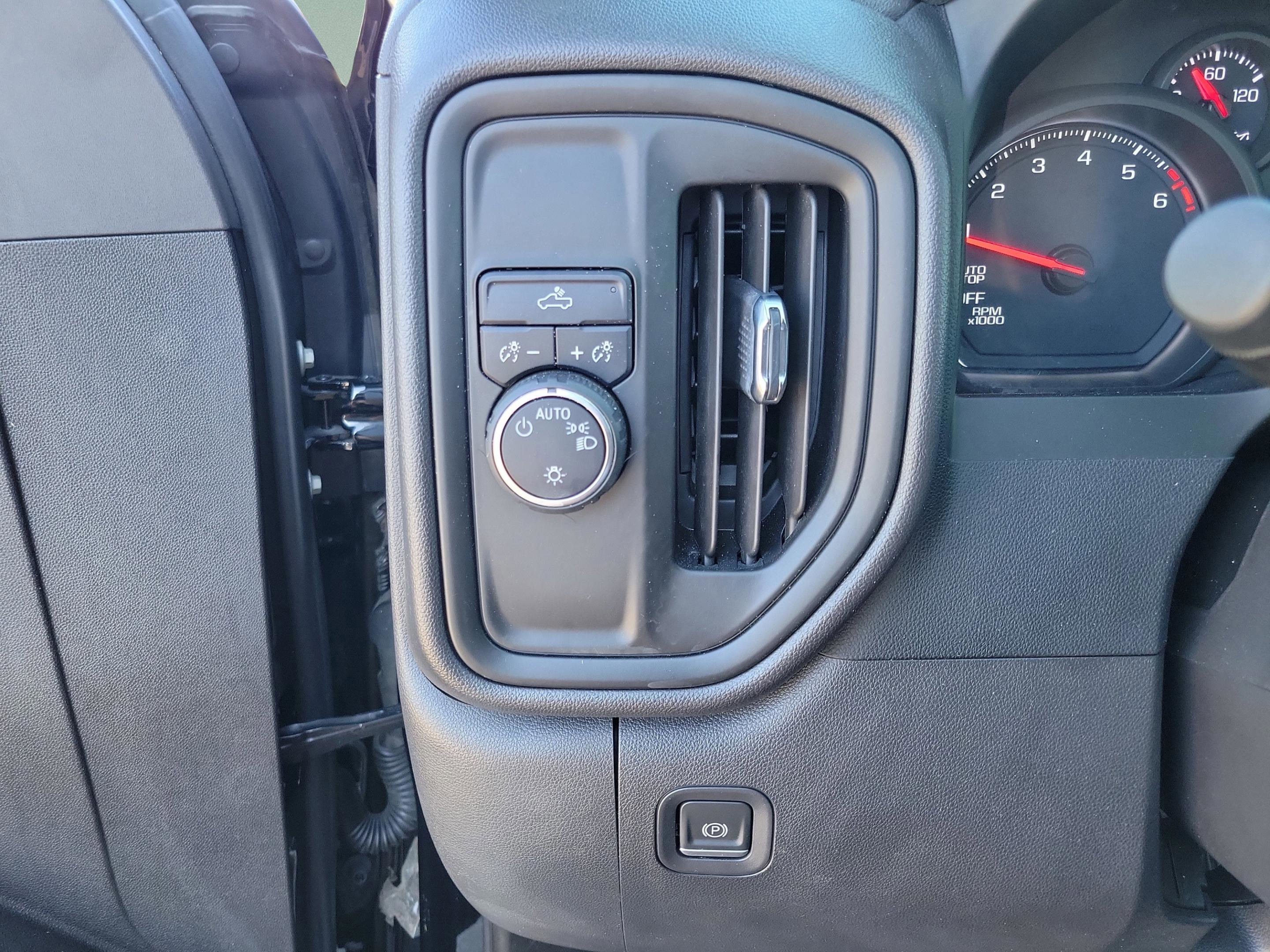 Used 2022 Chevrolet Silverado 1500 Custom image 8