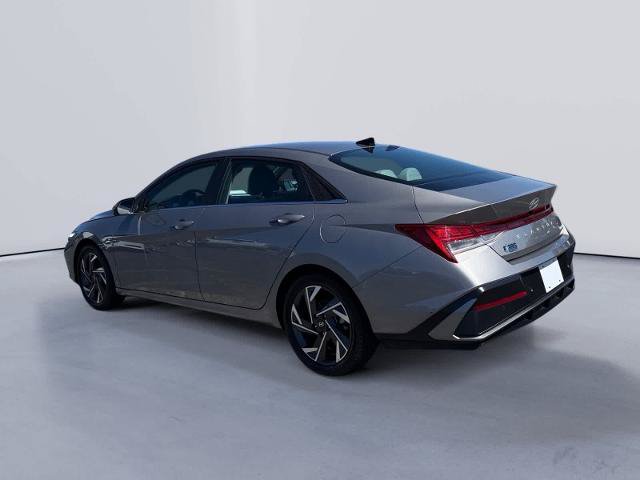 Used 2024 Hyundai Elantra Limited FWD image 3