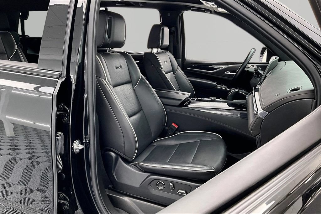 Used 2024 Cadillac Escalade Sport AWD/4WD image 7