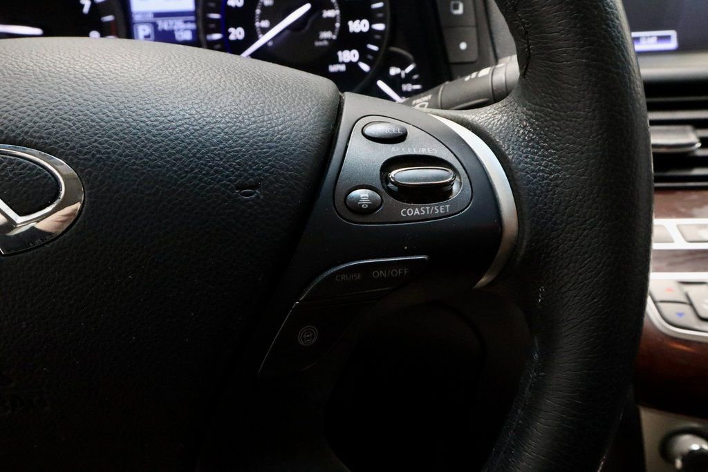 Used 2017 INFINITI Q70 3.7 w/ Technology Package image 29