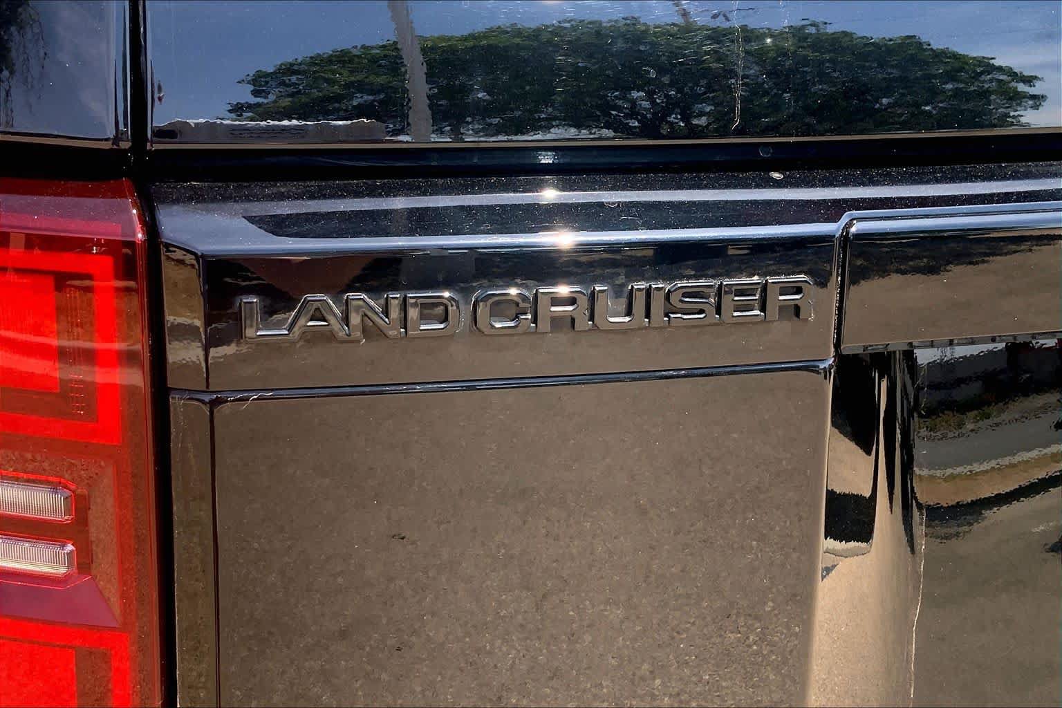 Used 2025 Toyota Land Cruiser w/ Premium Package AWD/4WD image 9