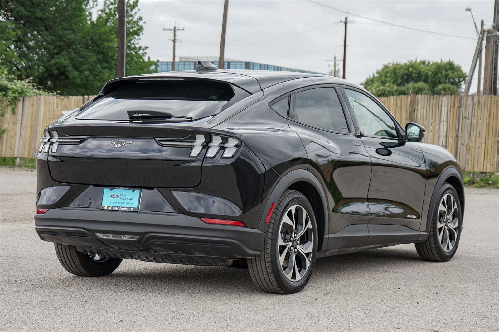 Certified 2025 Ford Mustang Mach-E Select image 3