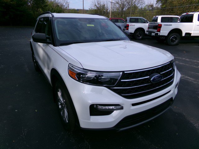 Certified 2021 Ford Explorer XLT w/ Equipment Group 202A AWD/4WD image 2
