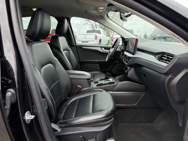 Certified 2025 Ford Escape Platinum AWD/4WD image 17