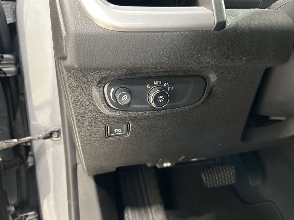 Used 2020 GMC Terrain SLE w/ Driver Convenience Package image 14