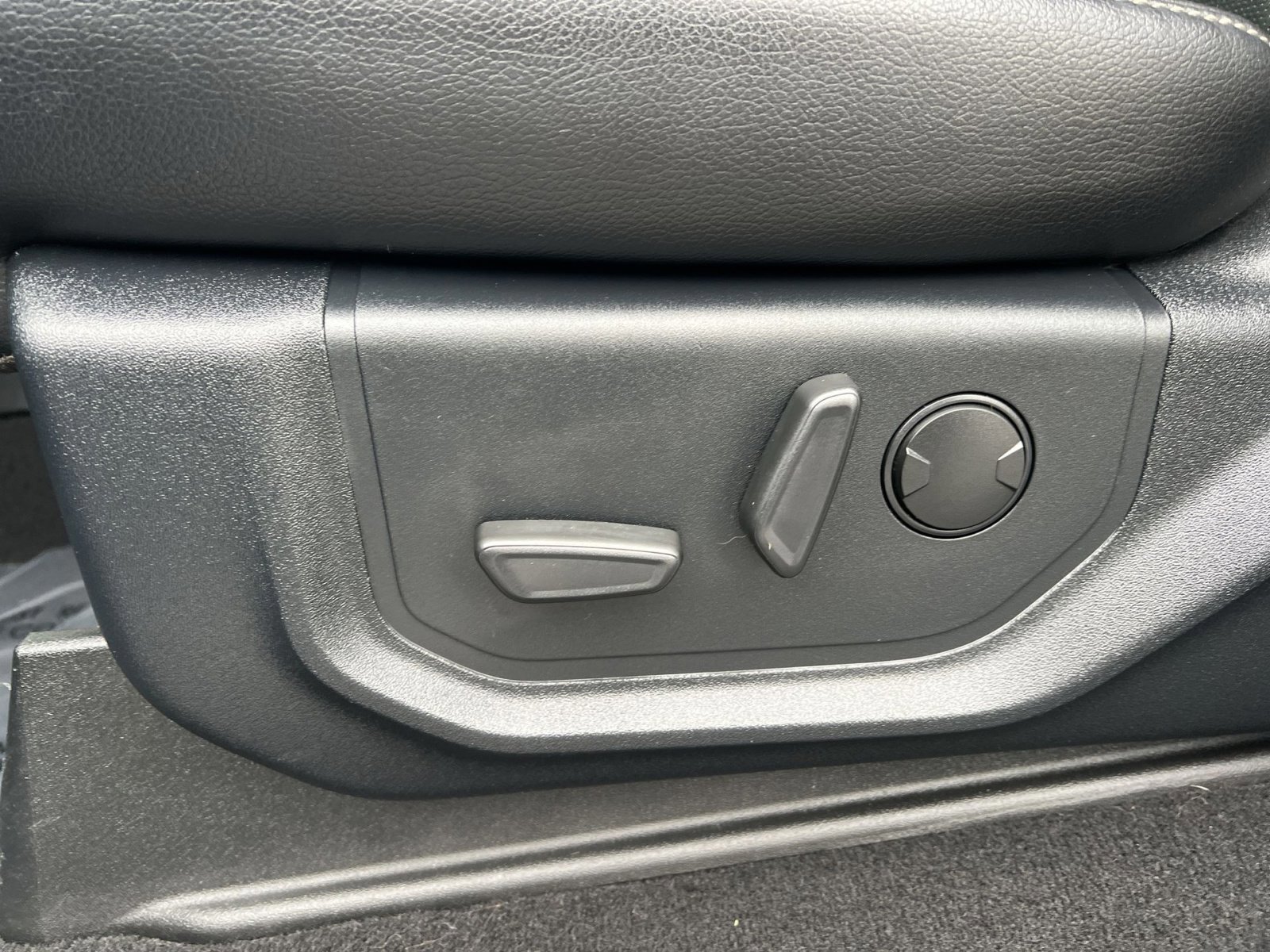 Certified 2020 Ford F350 Lariat image 14