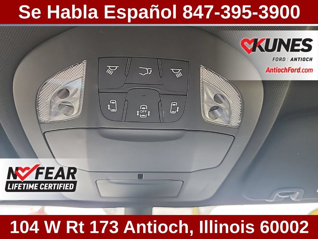 Used 2025 Chrysler Pacifica Select FWD image 34