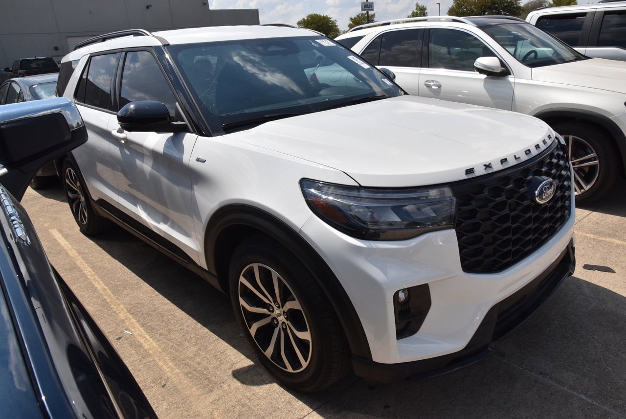Certified 2025 Ford Explorer ST-Line RWD image 5