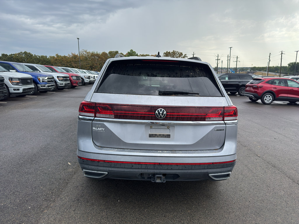 Used 2024 Volkswagen Atlas SE w/ Panoramic Sunroof Package FWD image 6