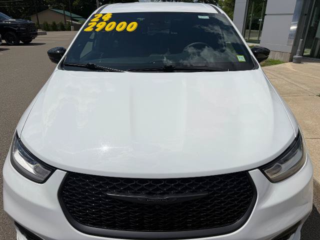 Used 2024 Chrysler Pacifica Limited FWD image 5