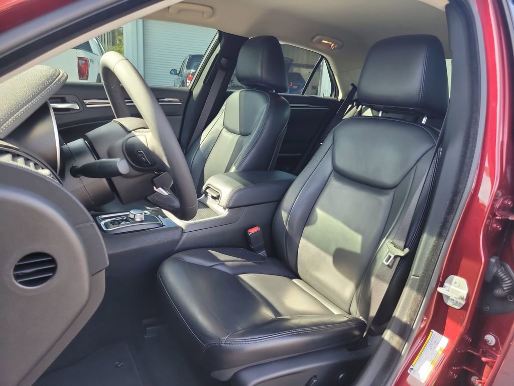 Used 2023 Chrysler 300 Touring L image 17