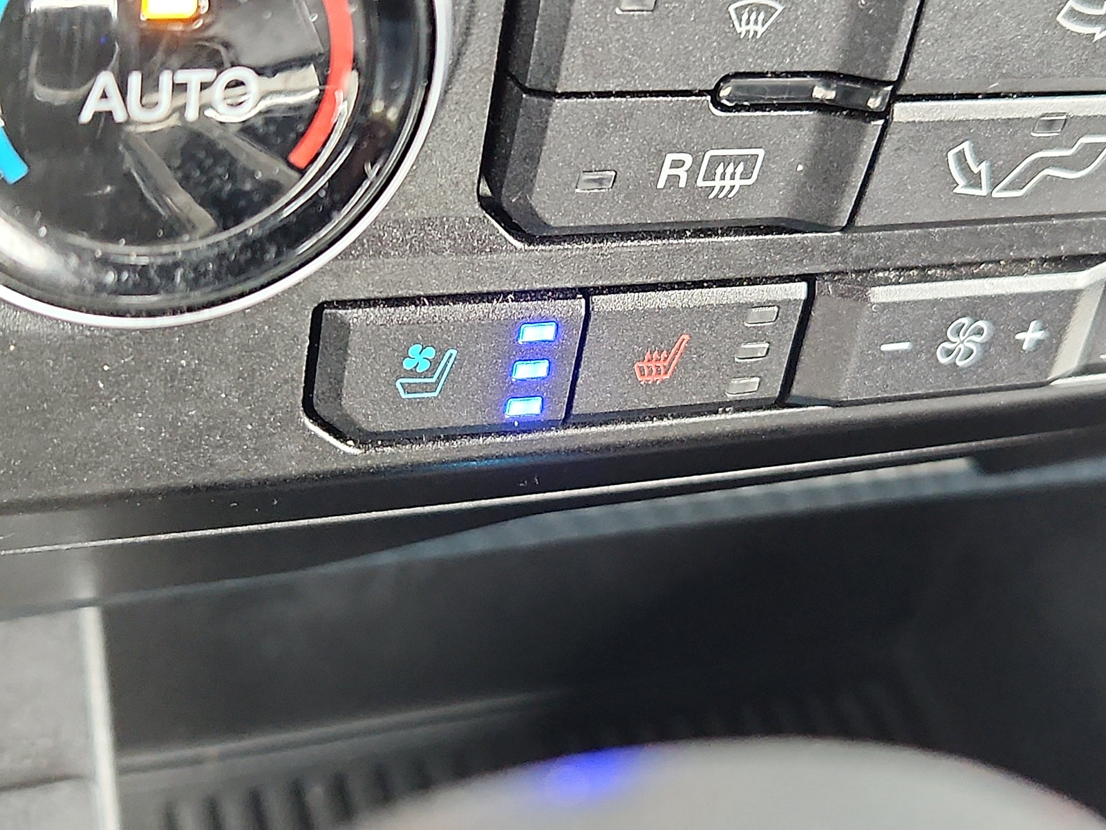 Certified 2019 Ford F150 Lariat w/ Equipment Group 502A Luxury AWD/4WD image 24