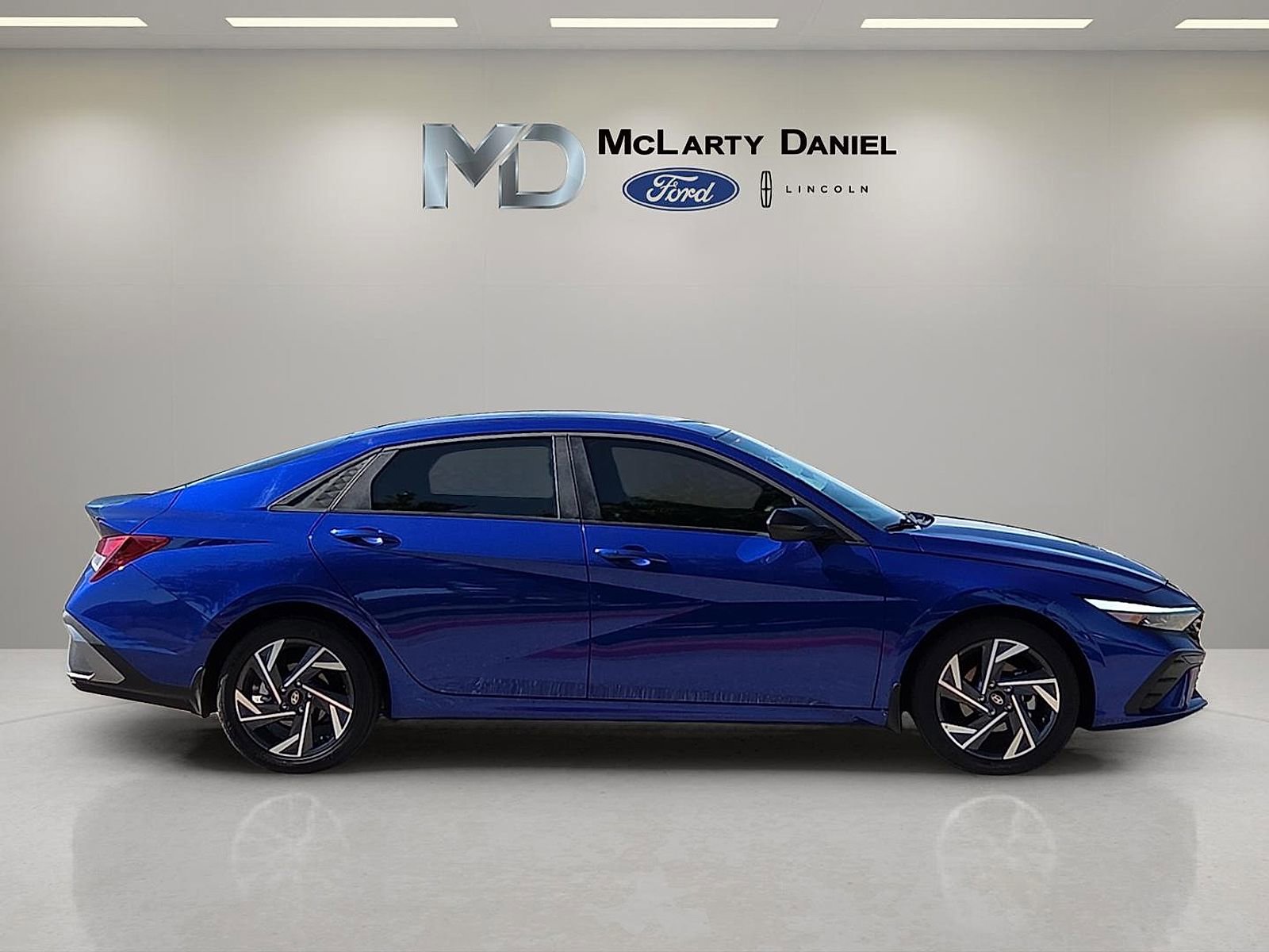Used 2025 Hyundai Elantra Sport FWD image 6