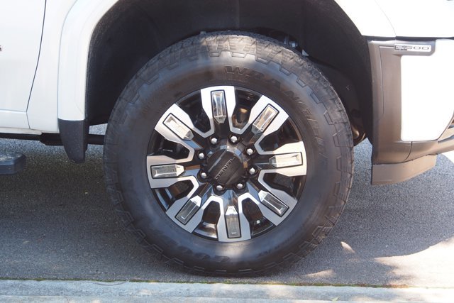Used 2024 GMC Sierra 2500 Denali w/ Technology Package AWD/4WD image 11