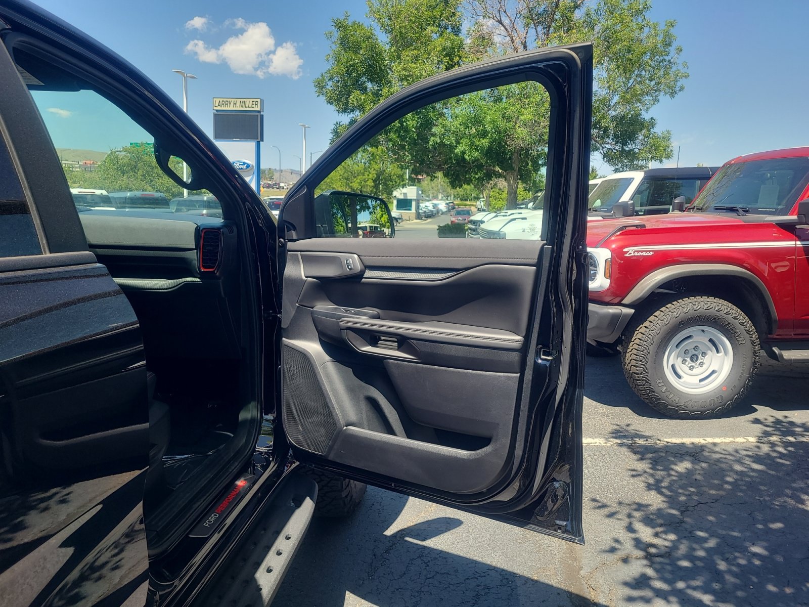 Certified 2025 Ford Ranger Raptor AWD/4WD image 16