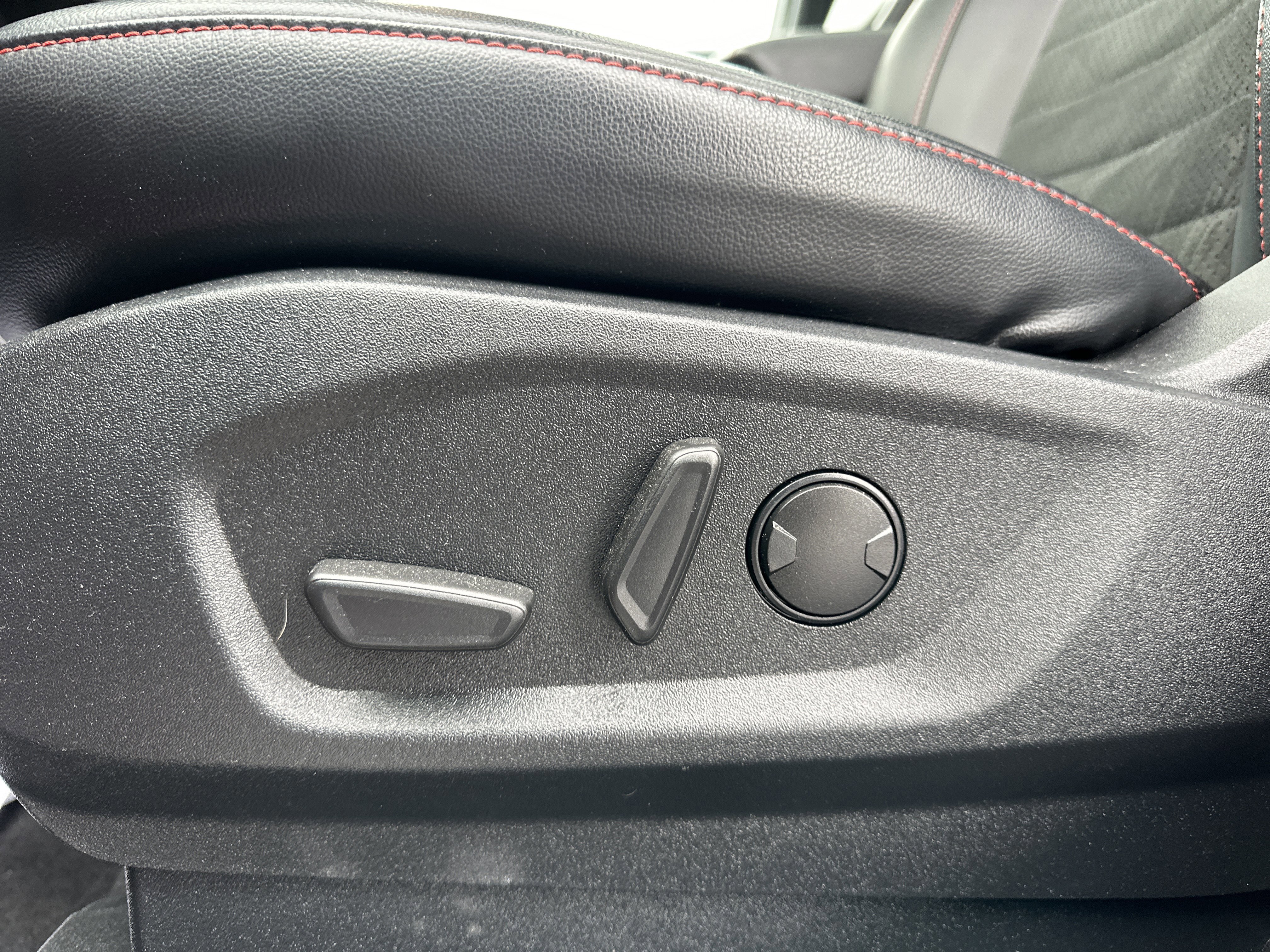 Certified 2024 Ford Edge ST-Line w/ Class II Trailer Tow Package image 16