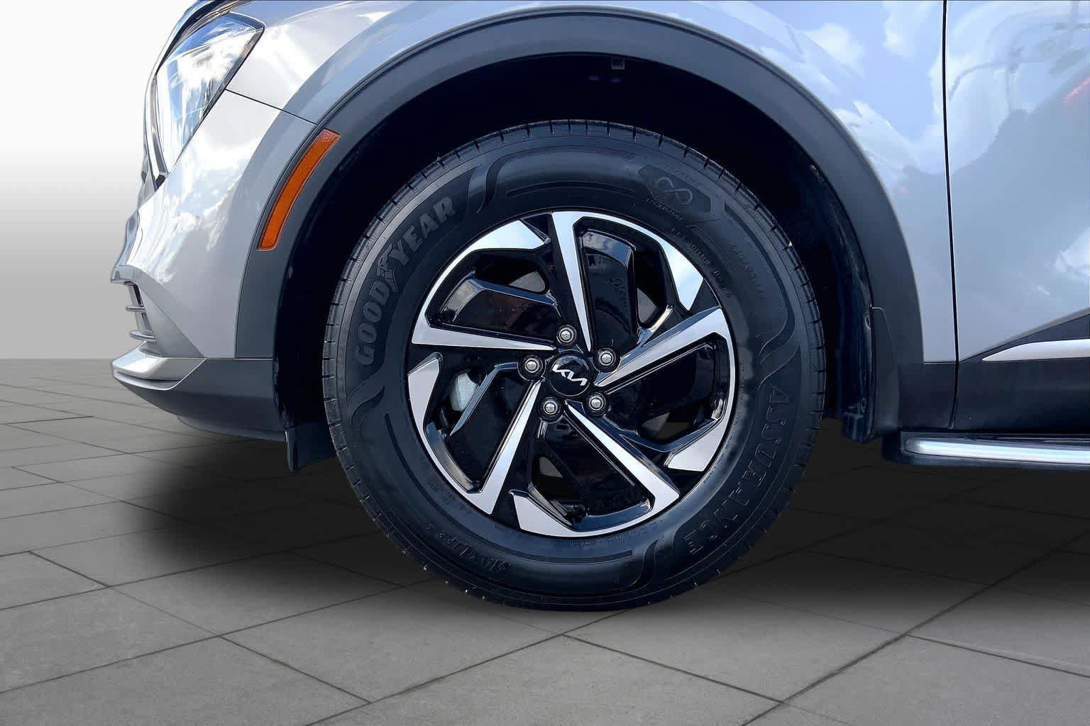 Used 2023 Kia Sportage LX AWD/4WD image 11