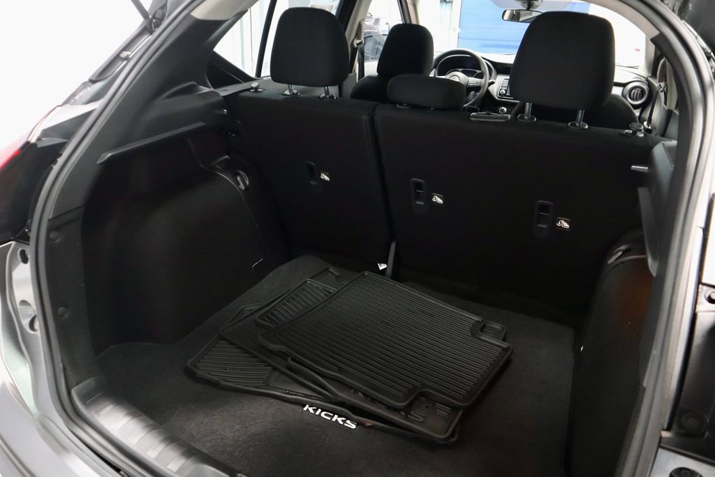 Used 2025 Nissan Kicks Play S image 12