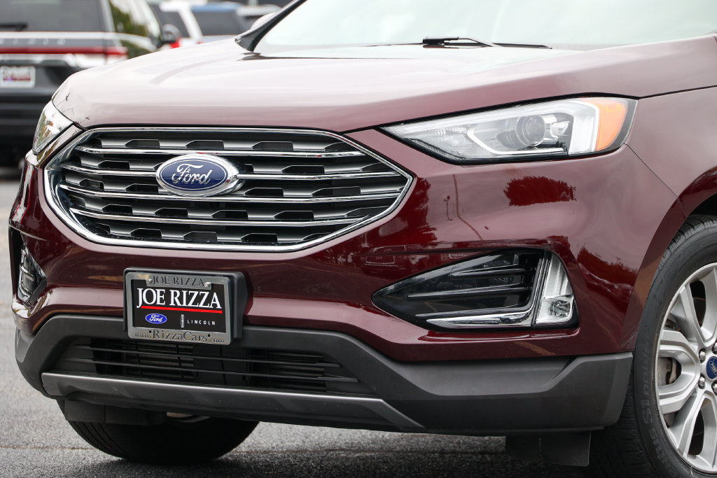 Certified 2019 Ford Edge Titanium w/ Cold Weather Package AWD/4WD image 14