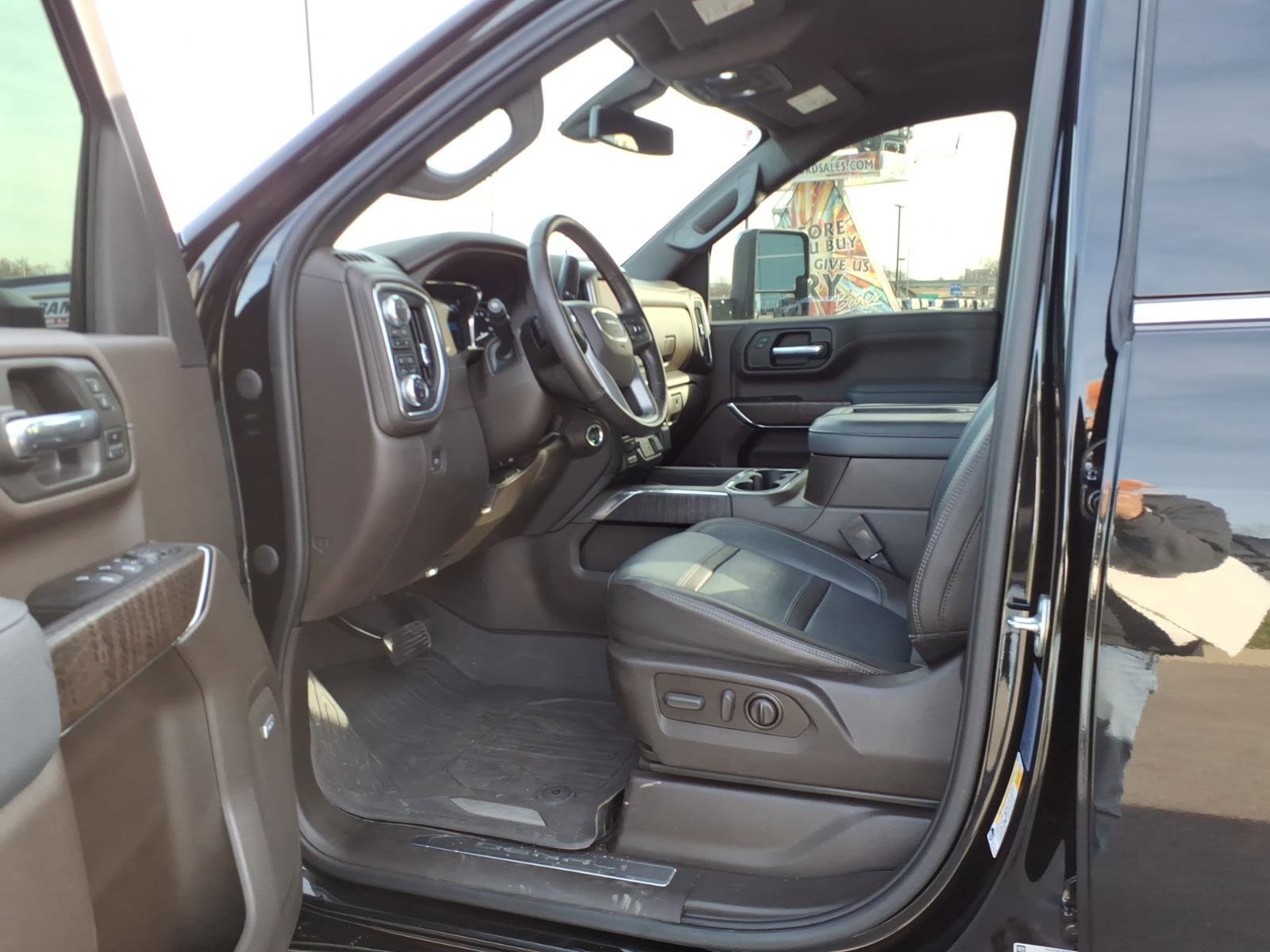 Used 2022 GMC Sierra 3500 Denali image 12
