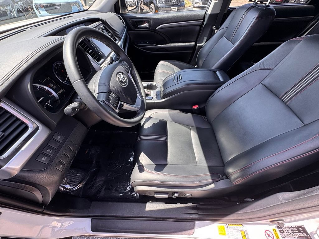Used 2019 Toyota Highlander SE FWD image 18