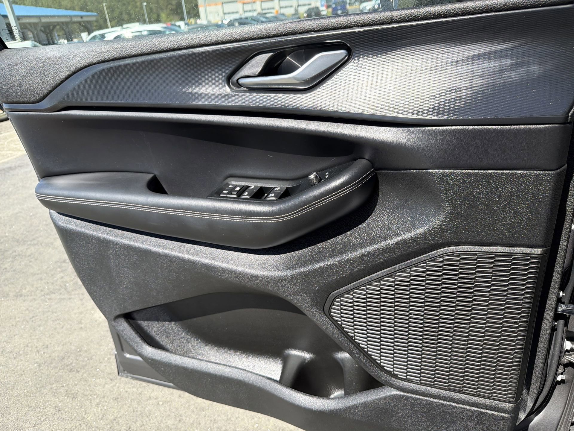 Used 2025 Jeep Grand Cherokee Altitude image 21