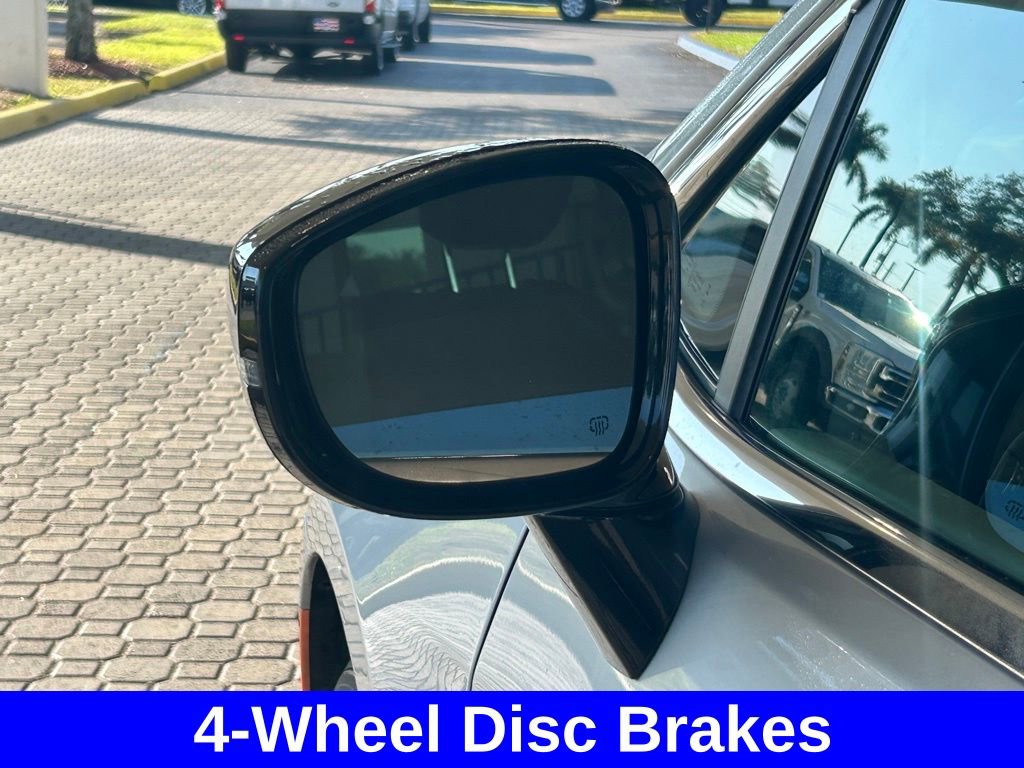 Used 2024 Chrysler Pacifica Touring-L image 15