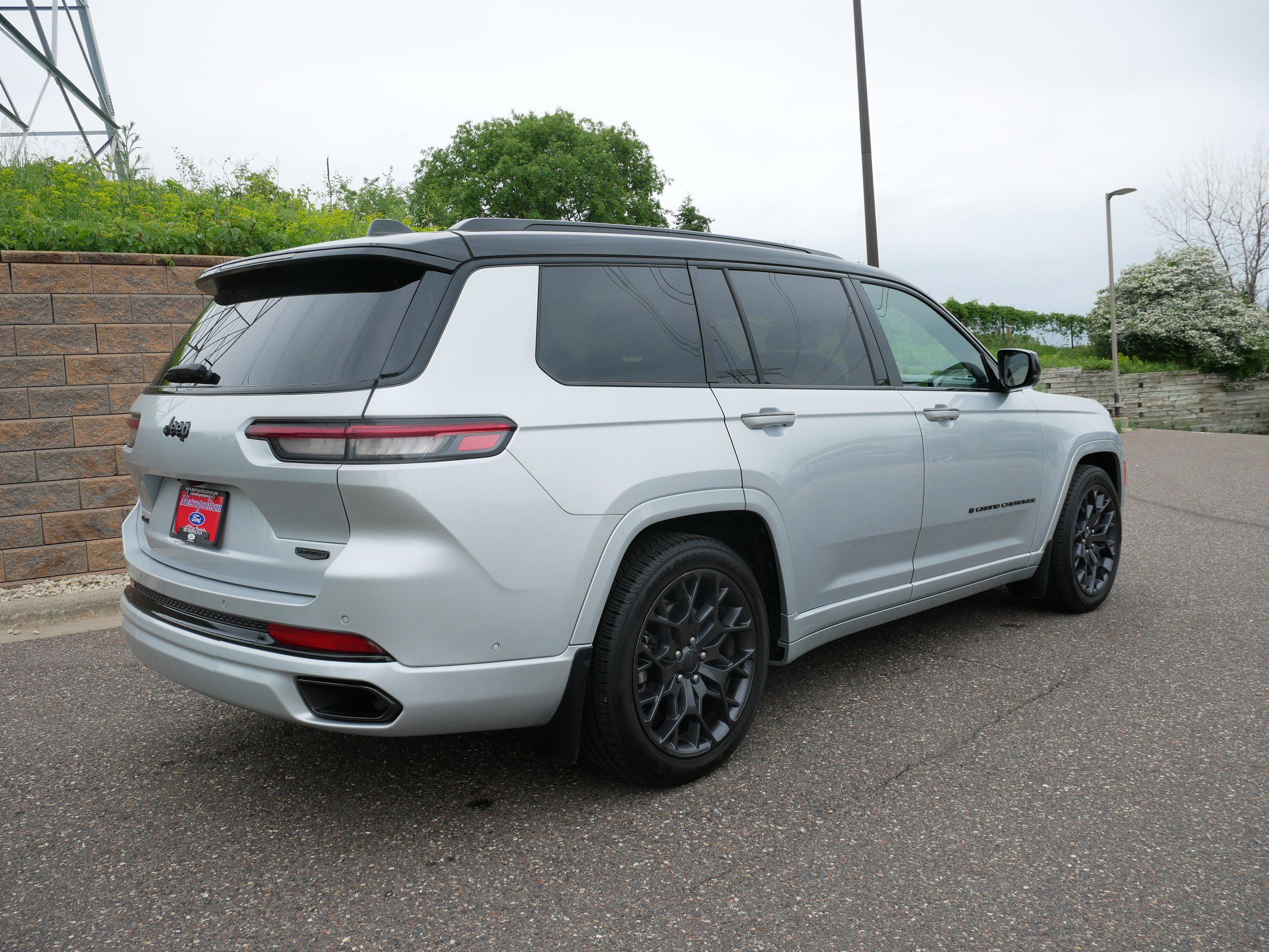 Used 2023 Jeep Grand Cherokee L Summit image 4