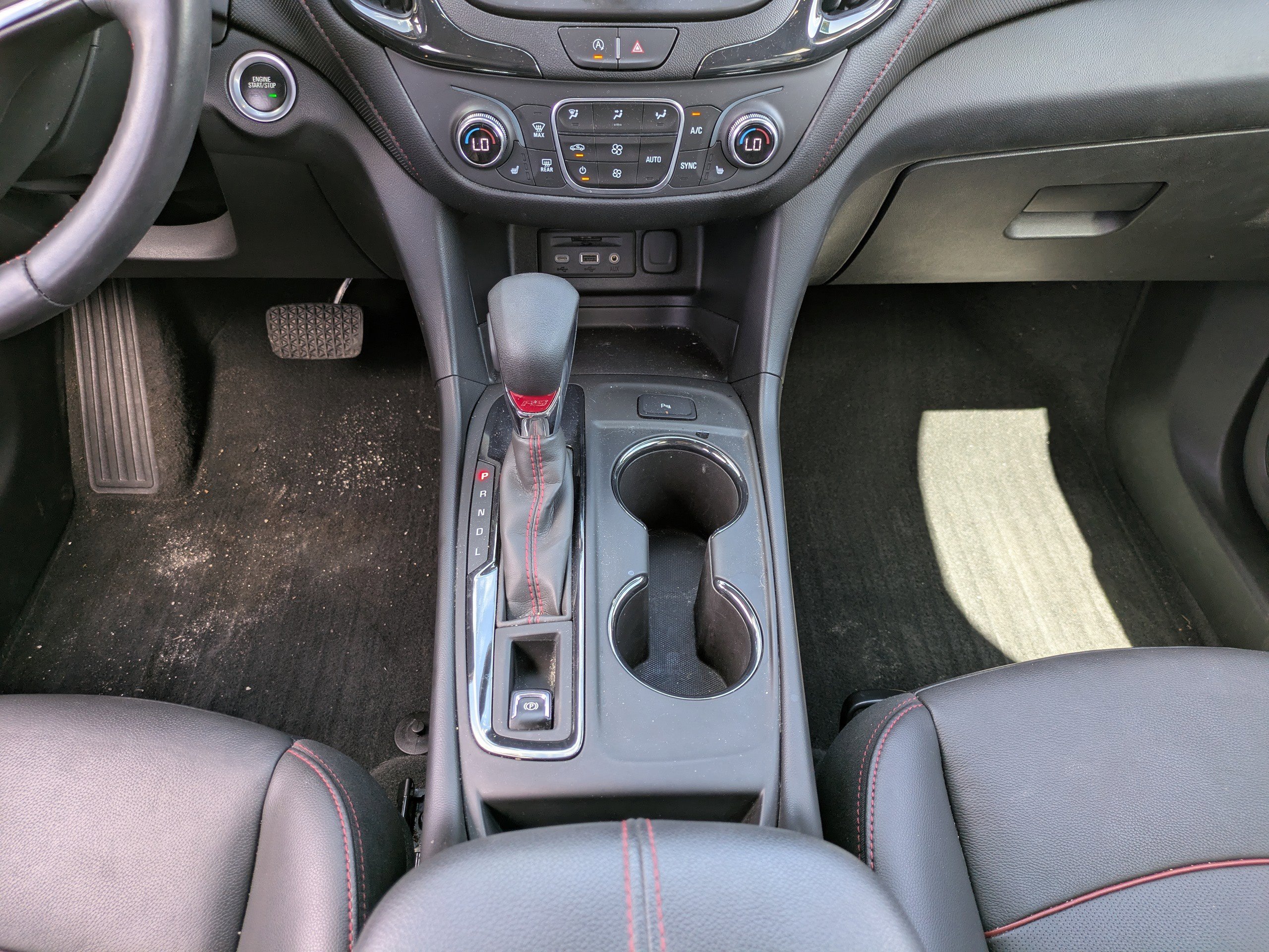 Used 2022 Chevrolet Equinox RS w/ RS Leather Package image 17