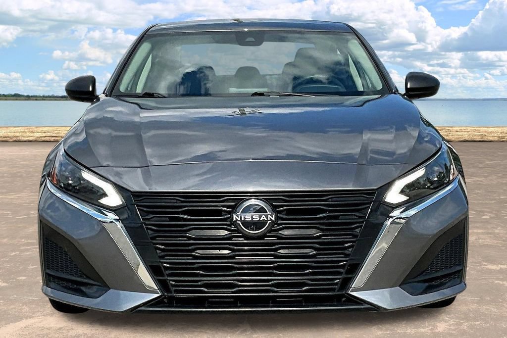 Used 2024 Nissan Altima 2.5 SV FWD image 2